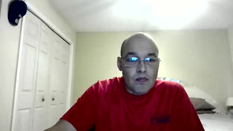 Snapshot of latinoinfla chatting on 10.12.25 latinoinfla online show from 10.12.25