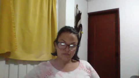 Snapshot of lau16310 chatting on 06.10.26 Laura online show from 06.10.26