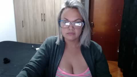 Snapshot of lau16310 chatting on 07.27.26 Laura online show from 07.27.26