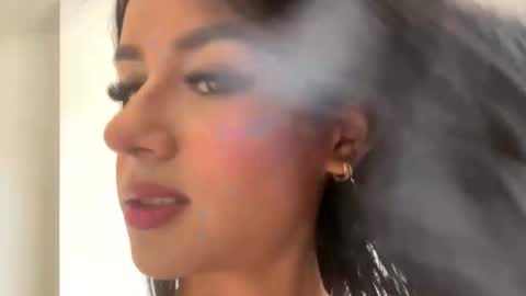 Snapshot of lau319414 chatting on 03.23.26 Laura Valmont online show from 03.23.26