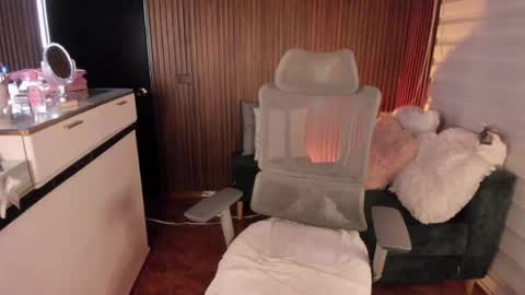 laura cruz online show from 04.13.26