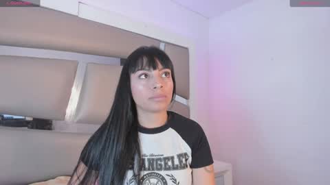 laura__js_ online show from 02.05.25