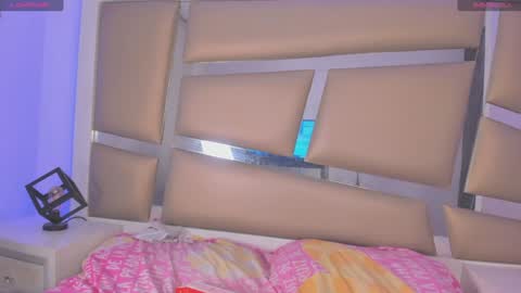 laura__js_ online show from 02.07.25