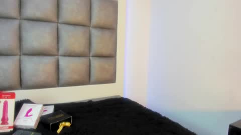 laura__js_ online show from 09.30.25