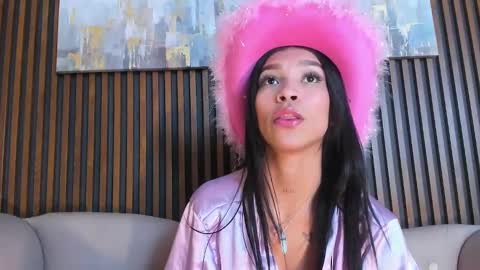 Laura online show from 12.04.24