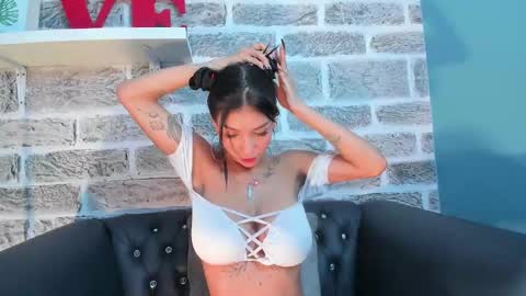 Laura online show from 12.19.24