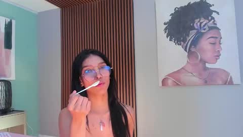 Laura online show from 12.27.24
