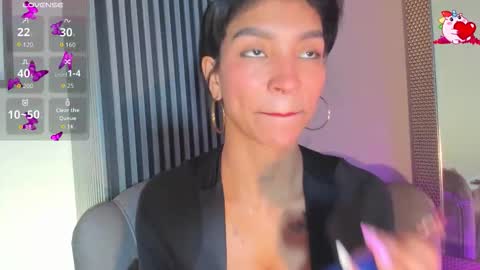 Snapshot of laura_aristizabal_19 chatting on 10.10.25 Laura online show from 10.10.25