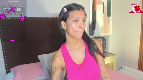 Snapshot of laura_aristizabal_19 chatting on 10.17.25 Laura online show from 10.17.25