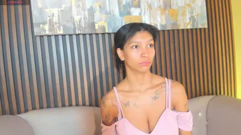 Snapshot of laura_aristizabal_19 chatting on 10.18.25 Laura online show from 10.18.25