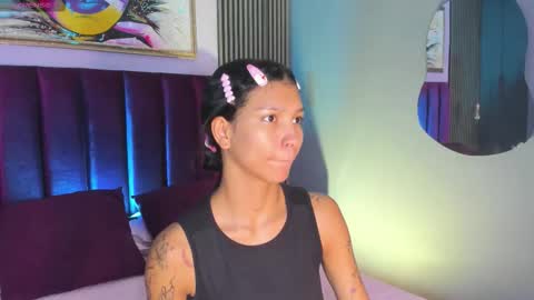 Snapshot of laura_aristizabal_19 chatting on 10.26.25 Laura online show from 10.26.25