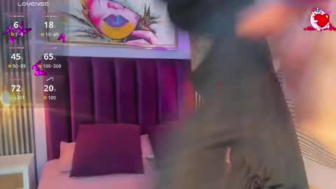 Snapshot of laura_aristizabal_19 chatting on 10.28.25 Laura online show from 10.28.25