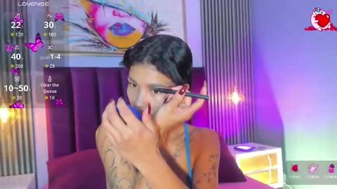 Snapshot of laura_aristizabal_19 chatting on 10.29.25 Laura online show from 10.29.25