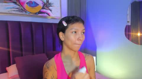 Snapshot of laura_aristizabal_19 chatting on 10.31.25 Laura online show from 10.31.25