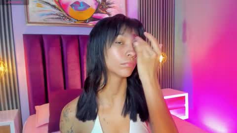 Snapshot of laura_aristizabal_19 chatting on 11.14.25 Laura online show from 11.14.25