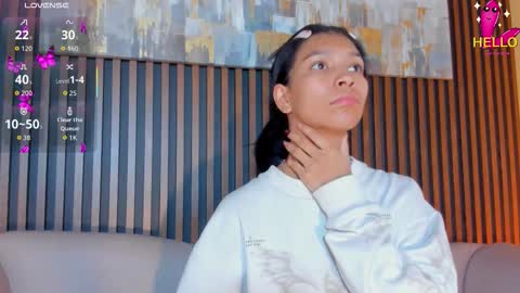 Snapshot of laura_aristizabal_19 chatting on 11.15.25 Laura online show from 11.15.25