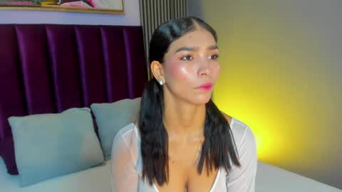 Snapshot of laura_aristizabal_19 chatting on 04.26.26 Laura online show from 04.26.26