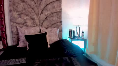 Laura Bassi online show from 03.04.26