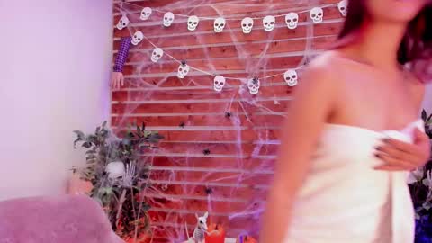 Laura Bonnet  online show from 10.28.25