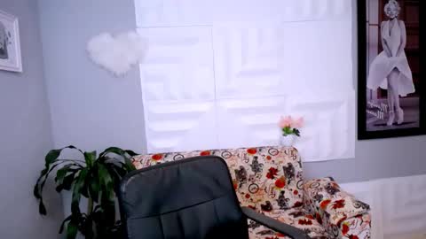 Snapshot of laura_candy02 chatting on 02.27.26 LAURA online show from 02.27.26