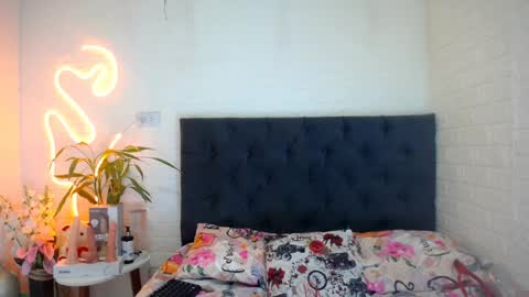 LAURA online show from 04.02.26