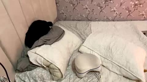 laura online show from 01.03.25