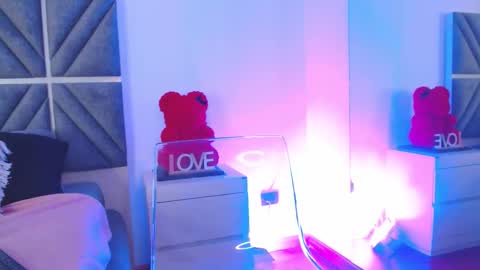 Snapshot of laura_dicardy chatting on 11.05.25 laura_dicardy online show from 11.05.25