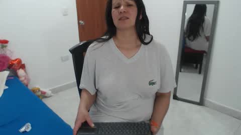 laura_foxx2379 online show from 11.21.25