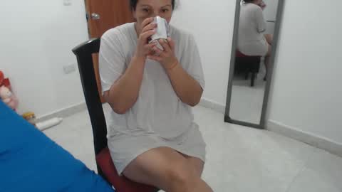 laura_foxx2379 online show from 11.21.25