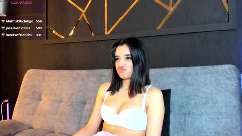 Snapshot of laura_hentai chatting on 03.01.25 Laura online show from 03.01.25