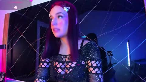 Snapshot of laura_hentai chatting on 02.15.26 Laura online show from 02.15.26