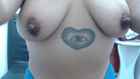 Snapshot of laura_hotyy chatting on 10.24.25 Laura online show from 10.24.25