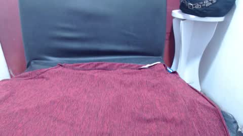 Snapshot of laura_hotyy chatting on 10.28.25 Laura online show from 10.28.25