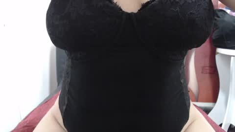 Snapshot of laura_hotyy chatting on 11.01.25 Laura online show from 11.01.25