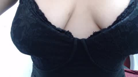 Snapshot of laura_hotyy chatting on 11.03.25 Laura online show from 11.03.25