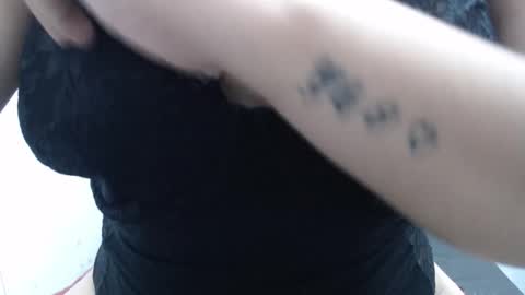 Snapshot of laura_hotyy chatting on 11.04.25 Laura online show from 11.04.25