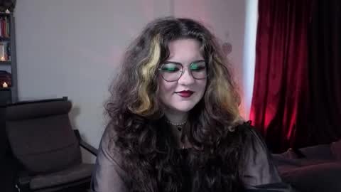Miss Laura online show from 09.27.25