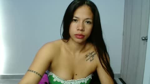Snapshot of laura_macias chatting on 01.11.26 lau online show from 01.11.26