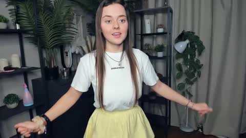 Snapshot of laura_mutti chatting on 10.18.25 Samantha online show from 10.18.25