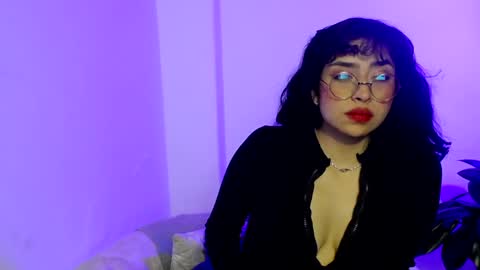 laura_pink01 online show from 02.08.25