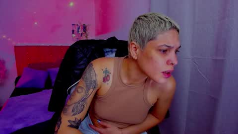 Snapshot of laura_r23 chatting on 10.02.25 Laura Rose online show from 10.02.25