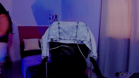 Snapshot of laura_r23 chatting on 10.02.25 Laura Rose online show from 10.02.25