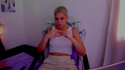 Snapshot of laura_r23 chatting on 10.05.25 Laura Rose online show from 10.05.25