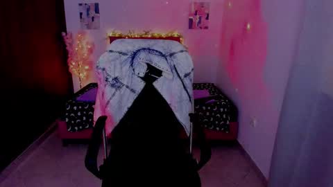 Snapshot of laura_r23 chatting on 10.06.25 Laura Rose online show from 10.06.25