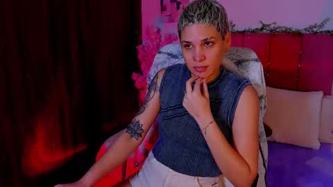 Snapshot of laura_r23 chatting on 10.17.25 Laura Rose online show from 10.17.25