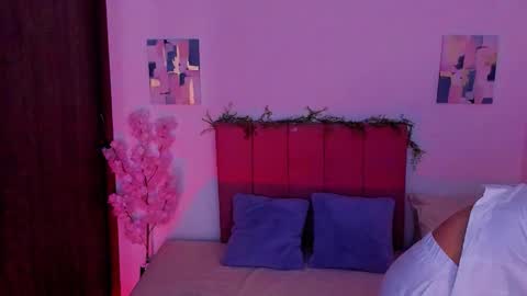 Snapshot of laura_r23 chatting on 10.24.25 Laura Rose online show from 10.24.25