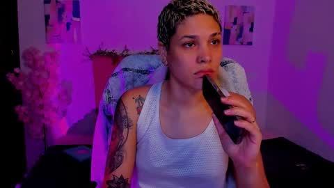 Snapshot of laura_r23 chatting on 10.25.25 Laura Rose online show from 10.25.25