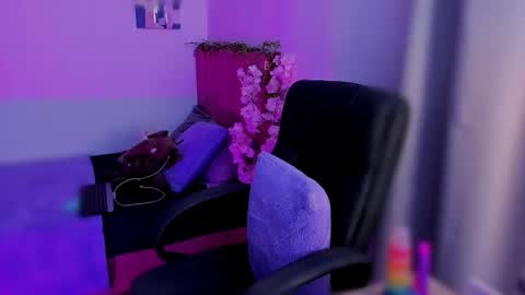 Laura Rose online show from 11.24.25