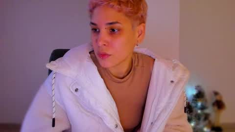 Laura Rose online show from 12.23.25