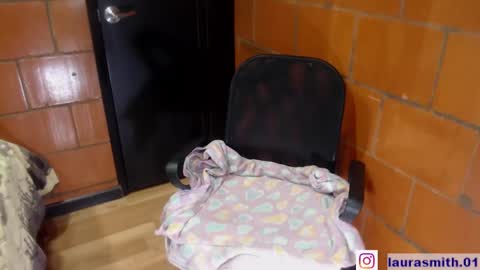 Snapshot of laura_smith0 chatting on 03.04.25 Laura independent model Next show Monday 2th December online show from 03.04.25